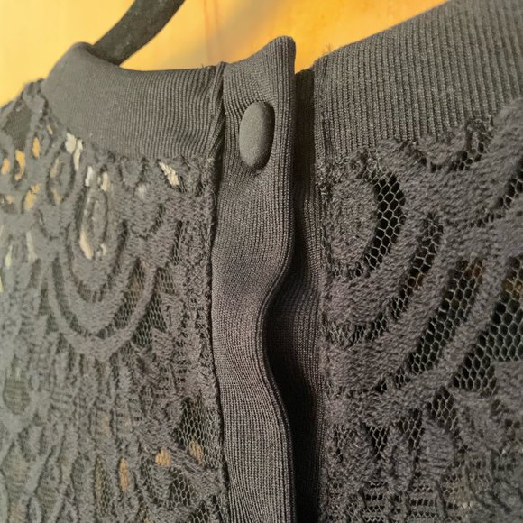 EUC Banana Republic Corded Lace Button Back Top - Picture 5 of 5